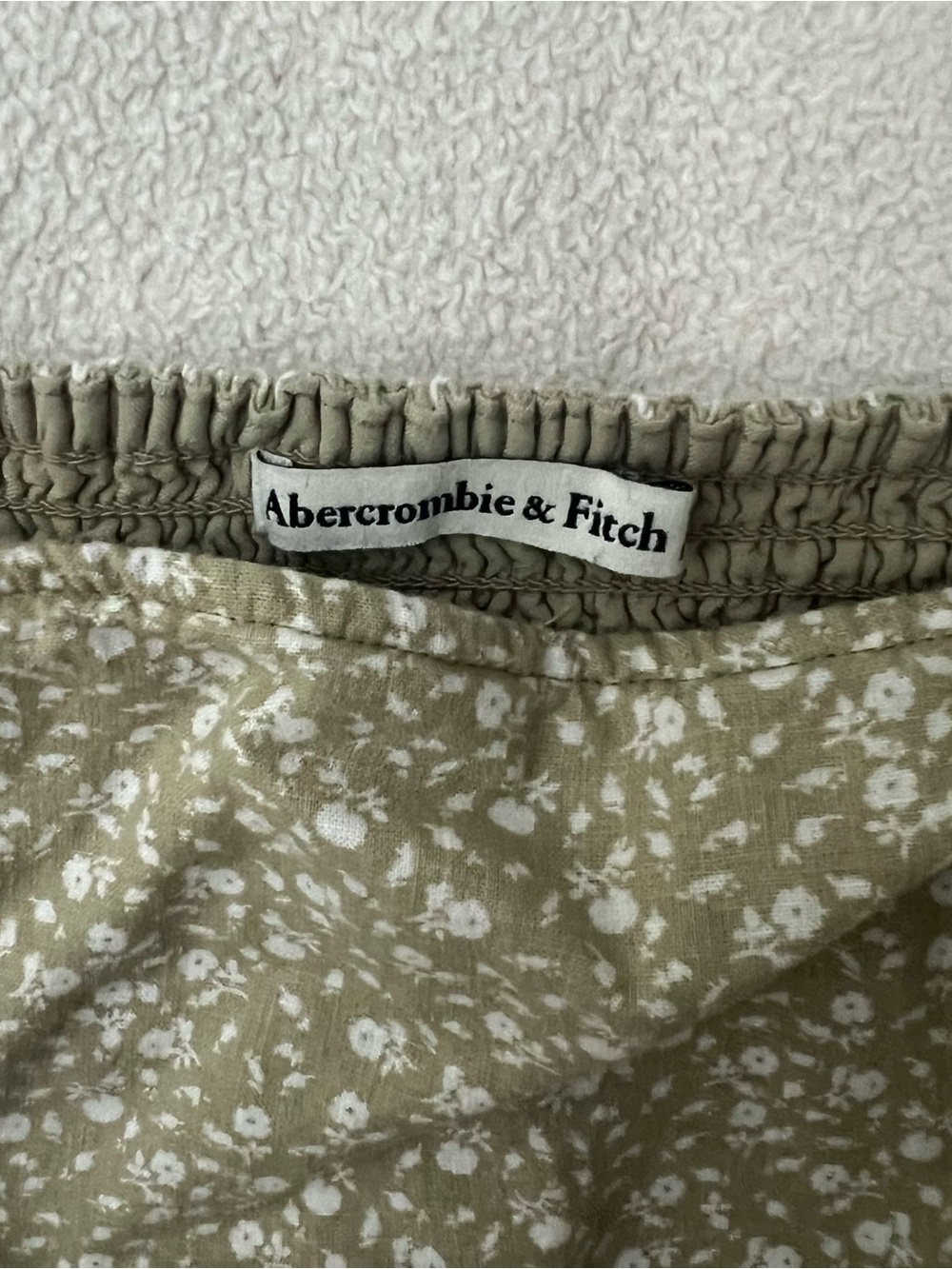 Abercrombie & Fitch Olive Green Floral Puff Sleeve Crop Top - Picture 2 of 9